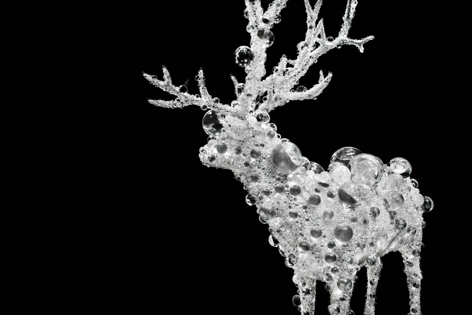  PixCell Deer, artwork by Kohei Nawa 