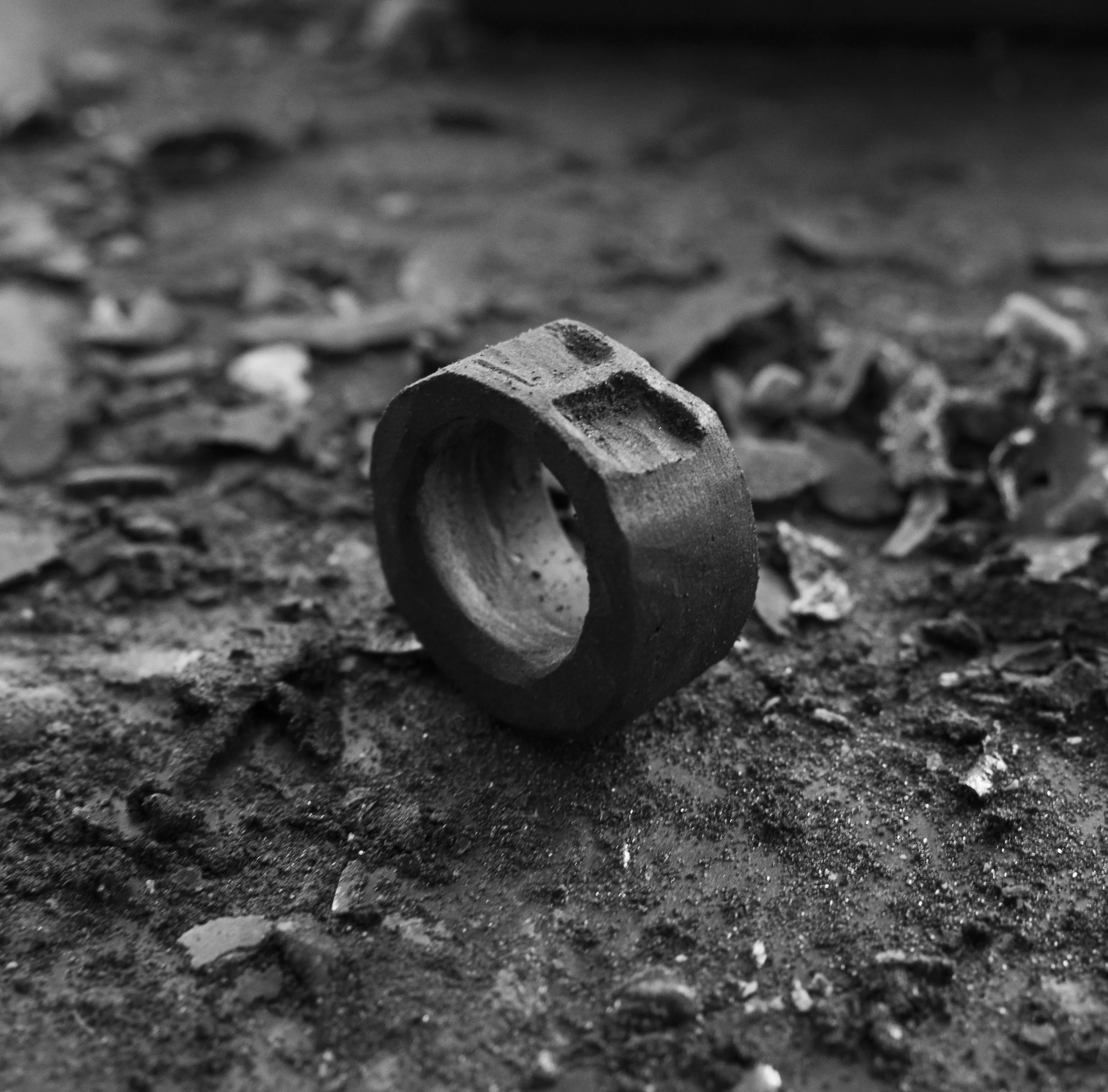 Negative Compression Medium Ring