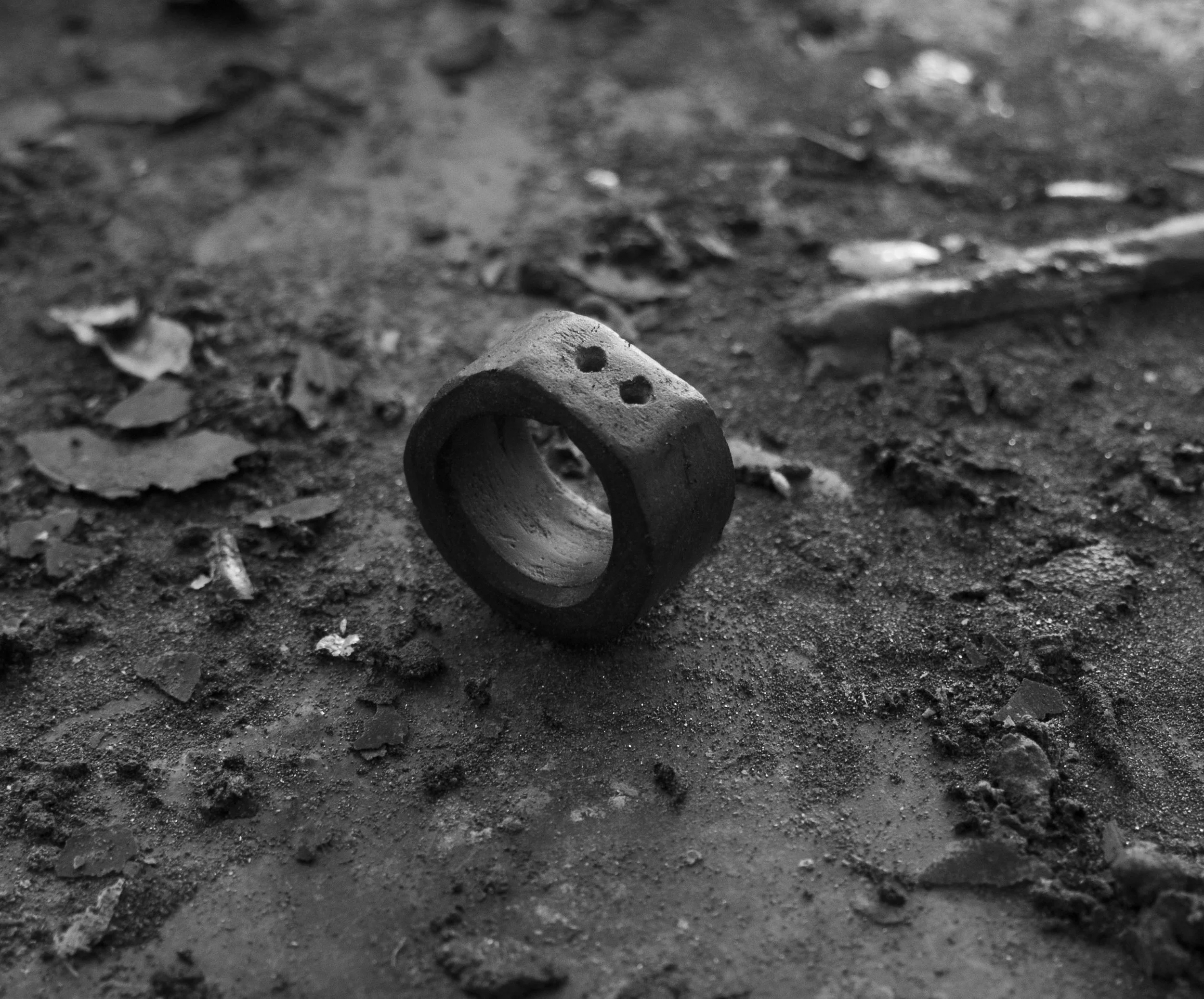 Subtraction two hole medium ring