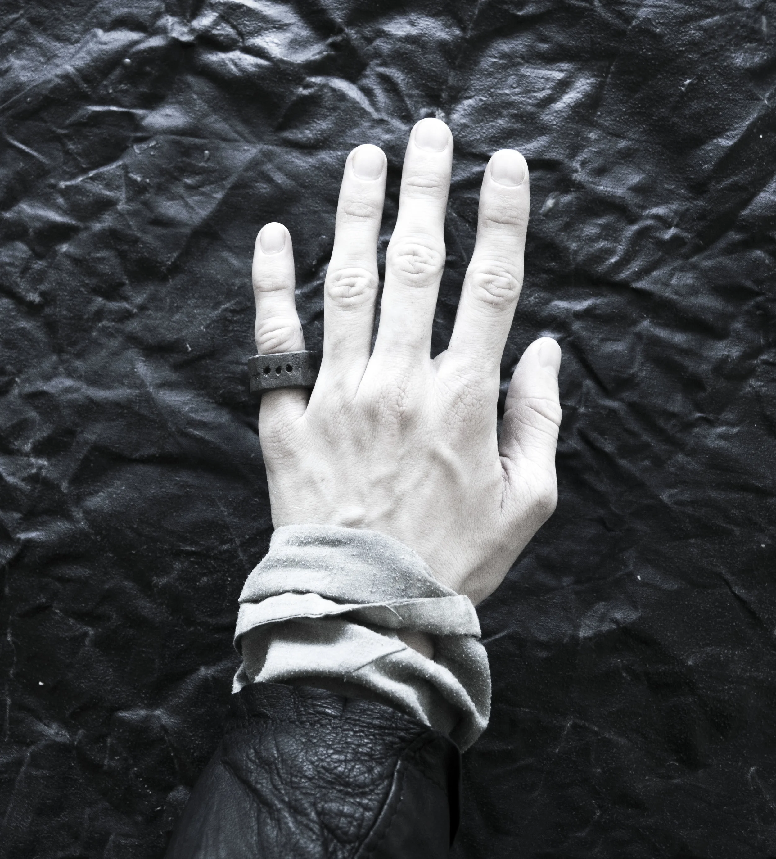 Subtraction Three Hole Medium Ring