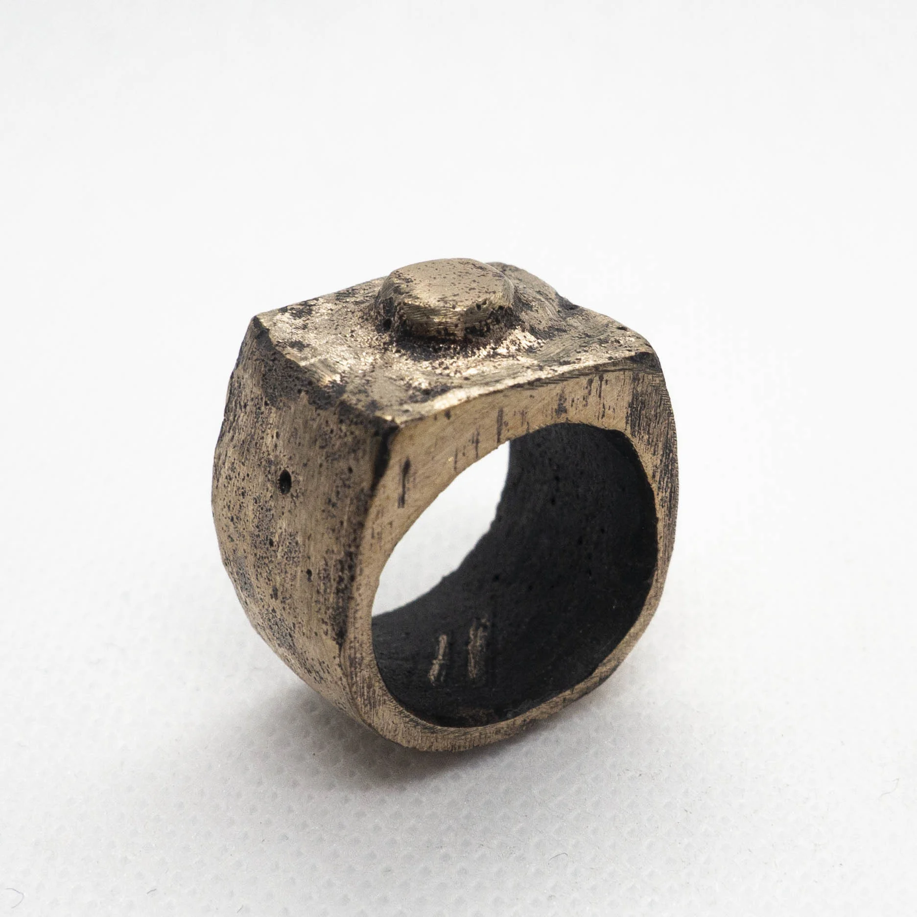 WORN MEDIUM RING