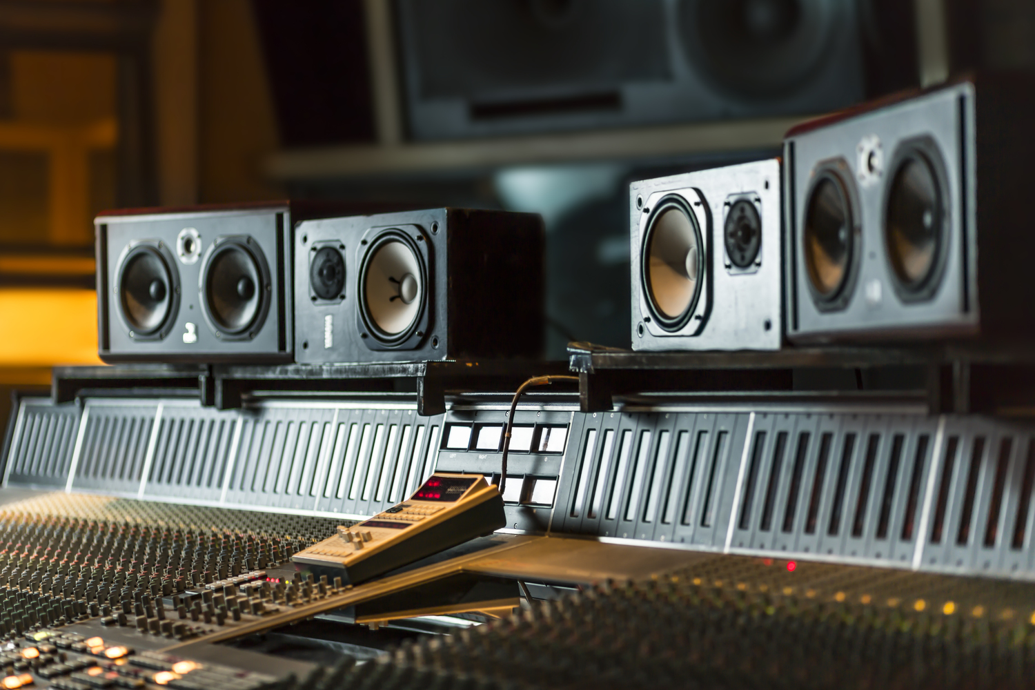 <strong>Metropolis Studios</strong><a href="/metropolis">Learn More→</a>