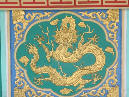 Dragon motif on outer wall