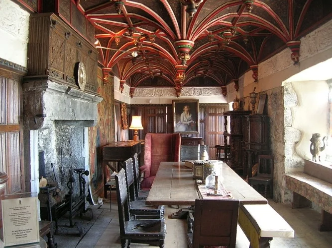 South Solar, Bunratty Castle (wikipedia - ‘Bea y Fredi’), 15th century tower house, County Clare, Ireland
