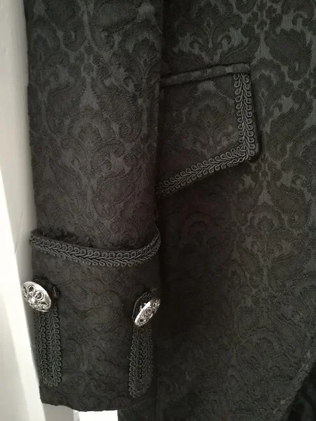 Sleeve/cuff detail