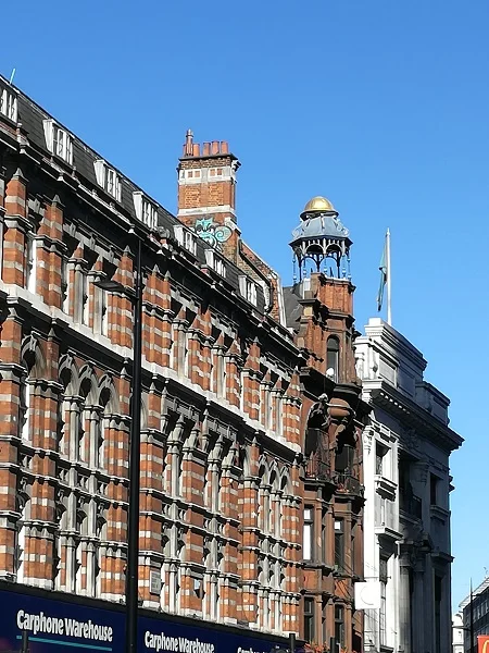 I like the look of the building, especially the ‘bronze’ dome and the glimpse of graffiti