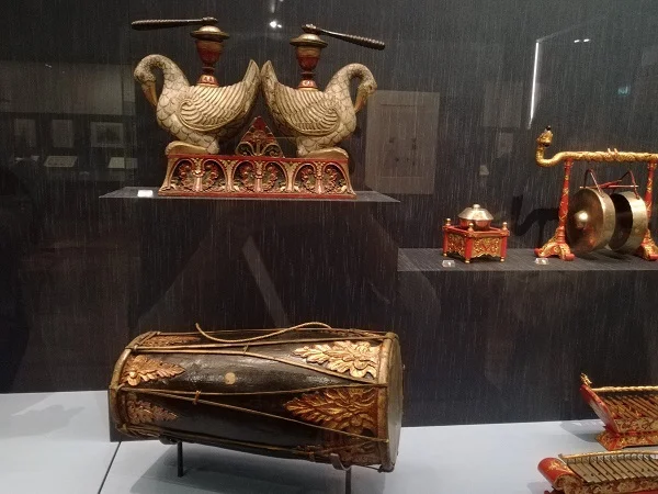 Miniatures of musical instruments