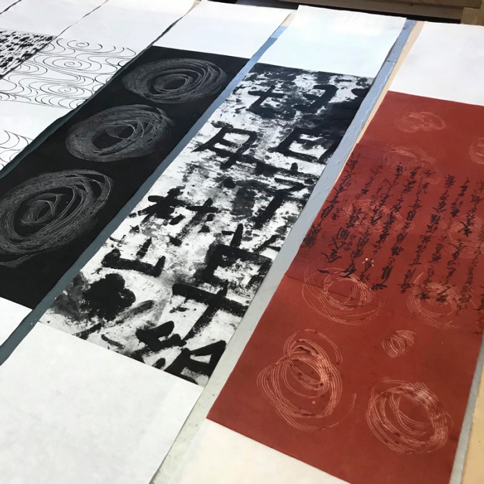 Monotypes, chine collé, photogravure printed on long narrow Japanese kozo paper. Yet untitled but inspired by a recent travel to Japan. They are for an artistbook and an upcoming exhibition in Paris late 2019.