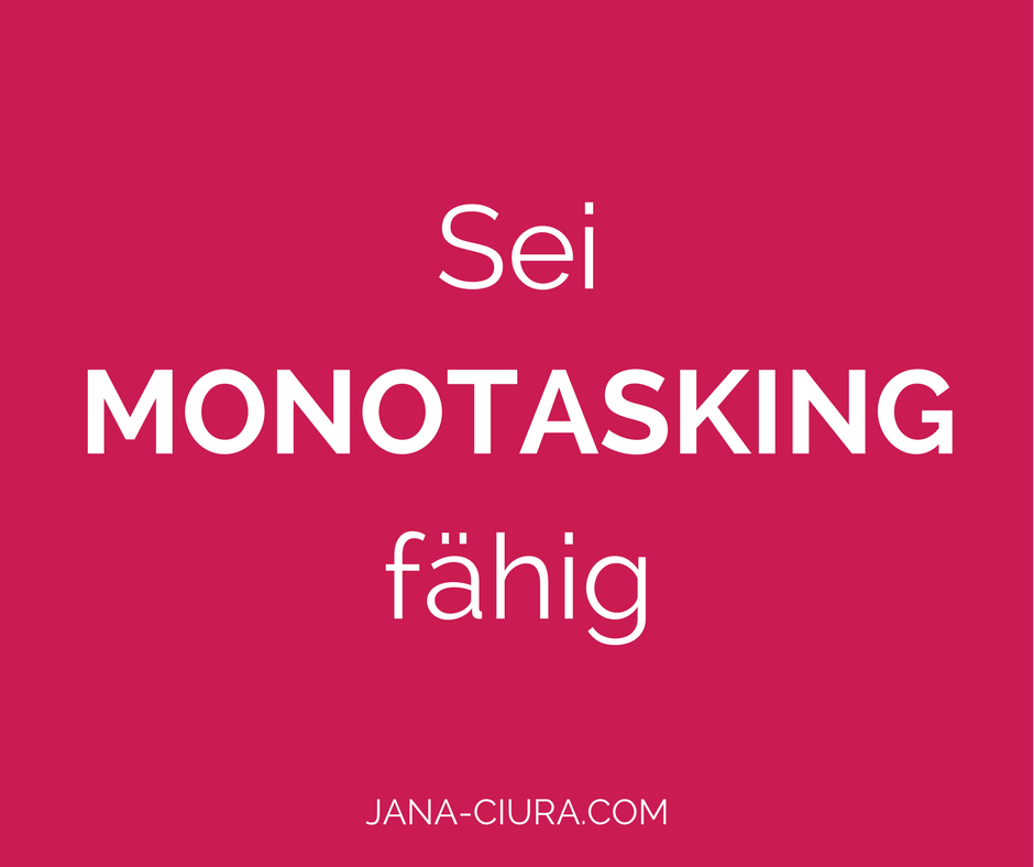 Multitasking kann gegen dich arbeiten. Mehr Achtsamkeit und Fokus bringen dich oft weiter.