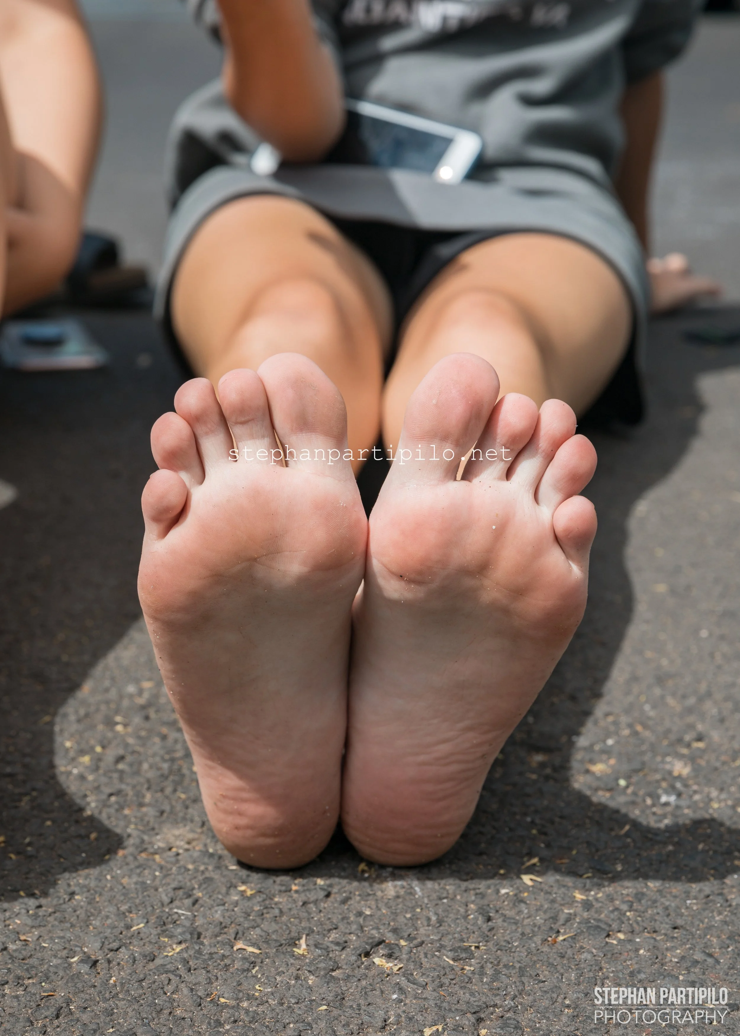 Stephan Partipilo Feet Photography Three Young High School Best Friends Sitting Barefoot In Hawaii 0G5A7714.jpg