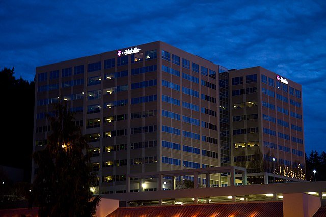 640px-T-Mobile_Headquarters_in_Bellevue,_WA.jpg