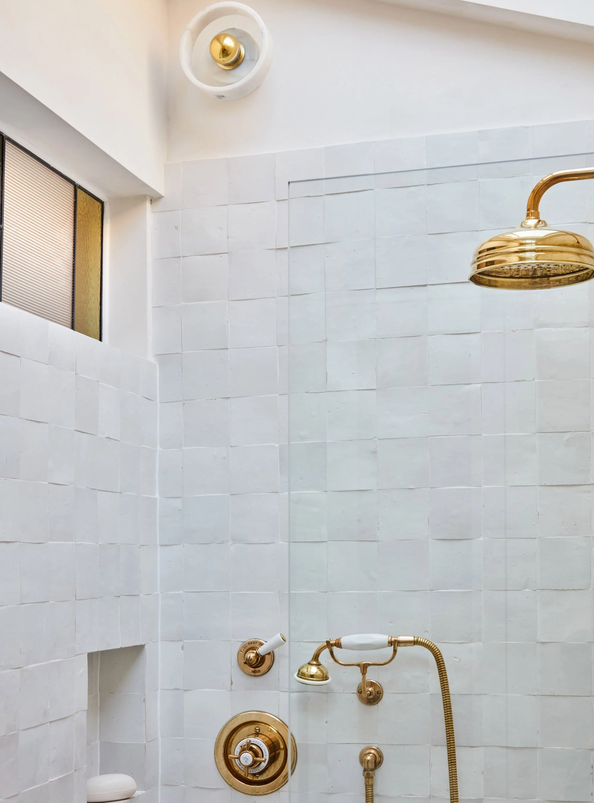 Urban-cottage_0005_Shower-room-cream-gold-accents.jpg