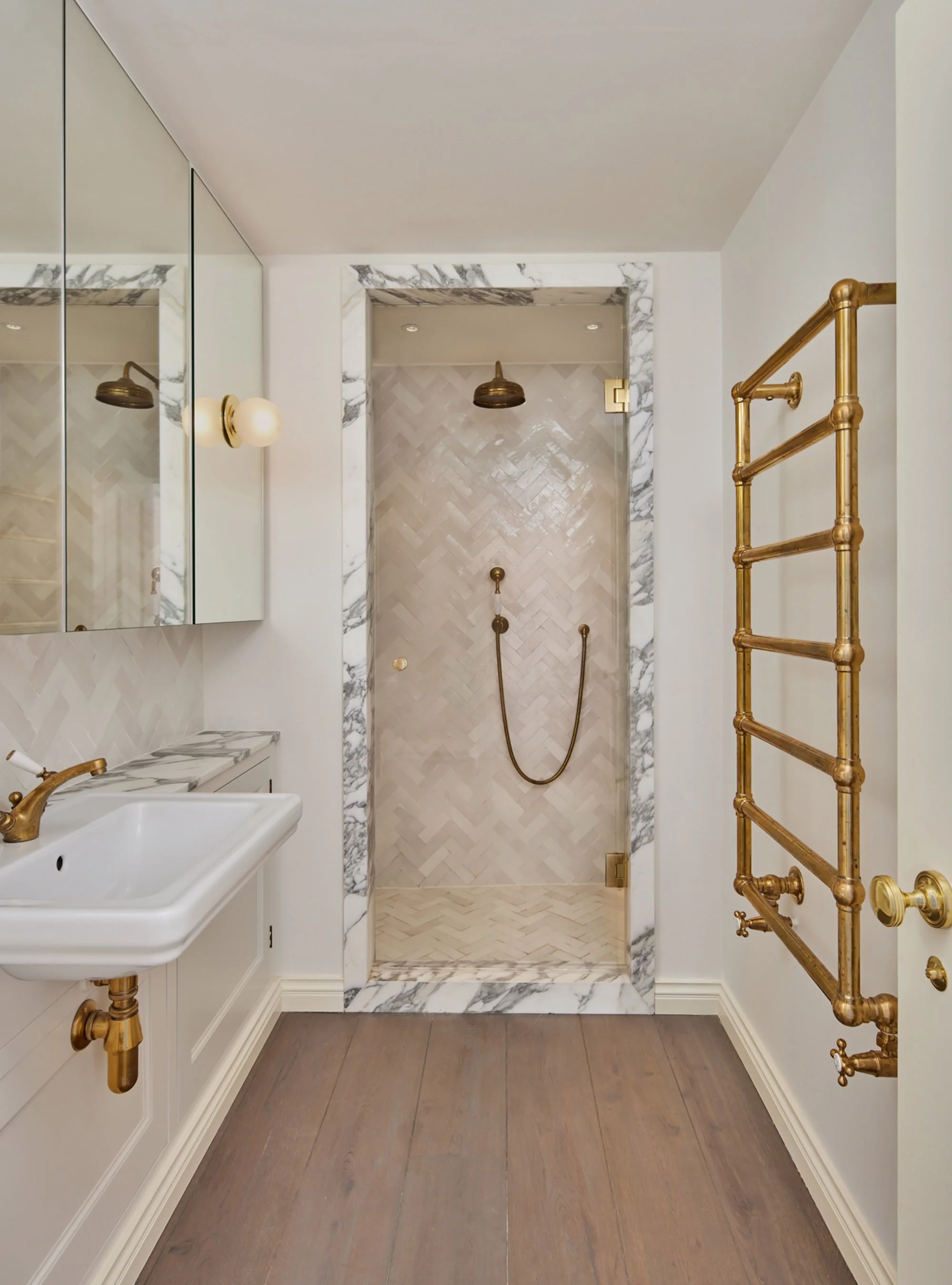 Hackney-luxury-townhouse-_0011_Walk-in-shower-cream-marble-off-white-bathroom.jpg
