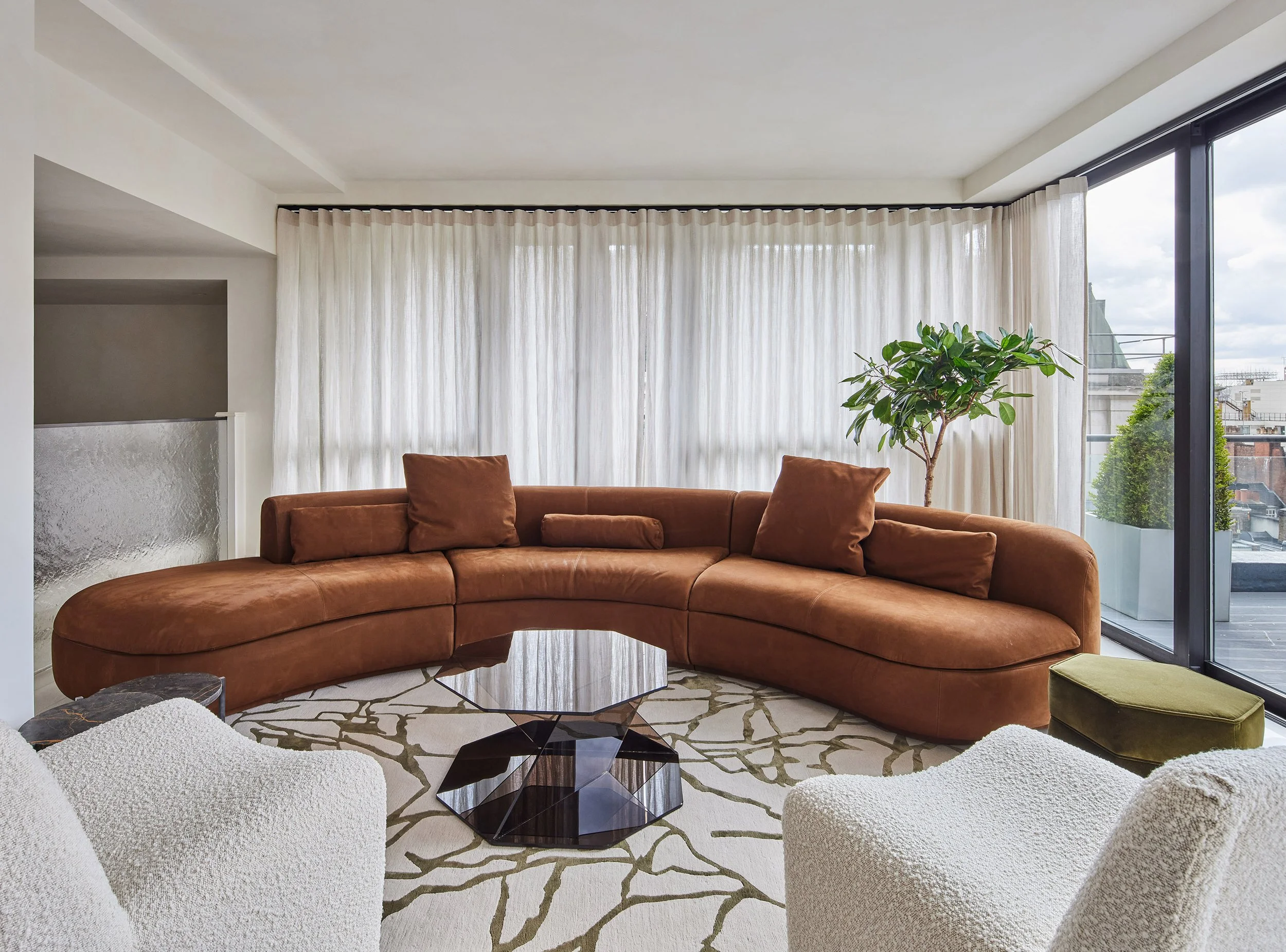 _0006_Modern-luxury-mayfair-apartment-brown-sofa-green-footstall-rooftop-london-apartment.jpg