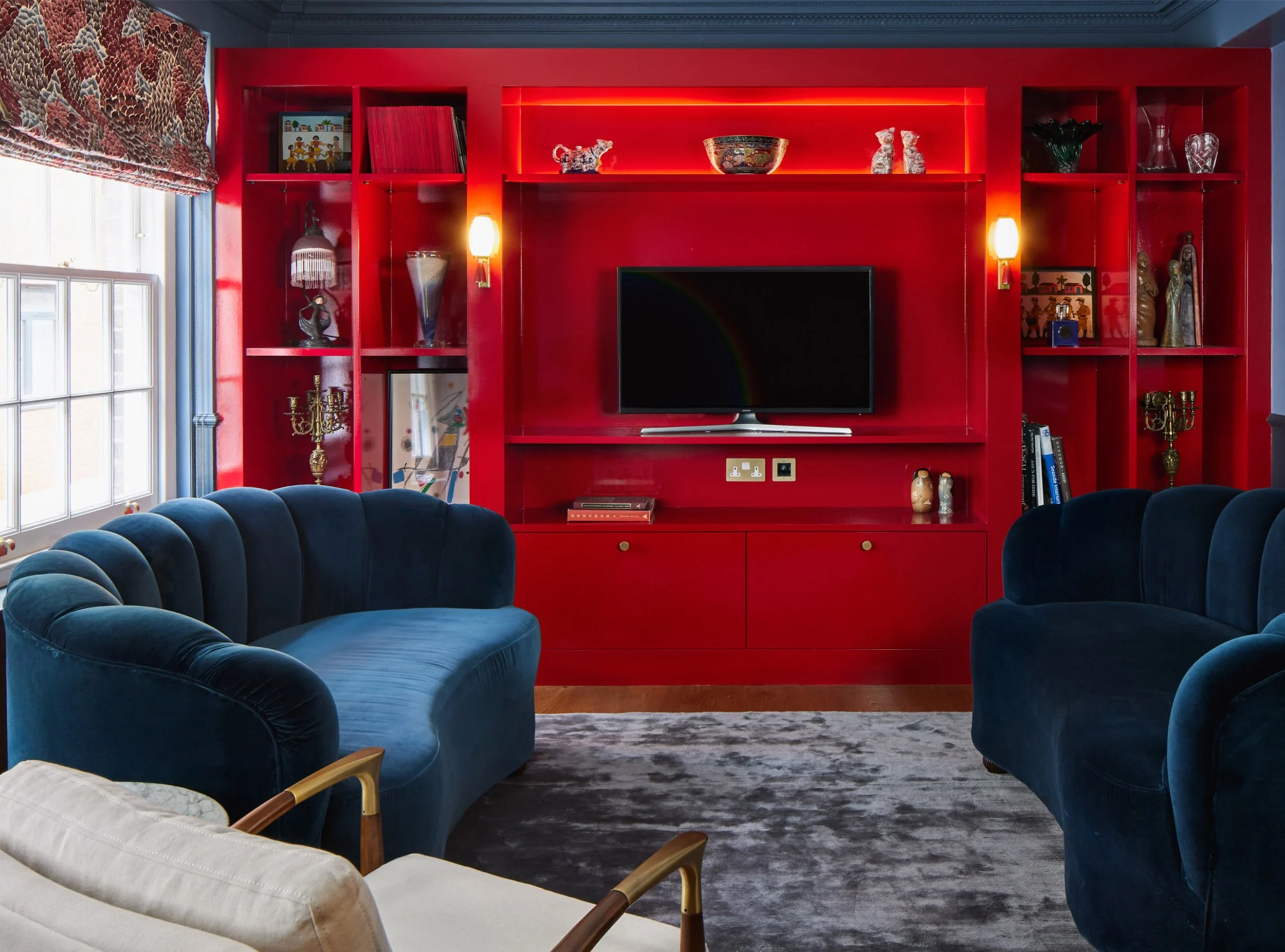 _0014_Bright-red-gloss-inbuilt-storage-blue-velvet-bespoke-sofas-london-interior-inspiration.jpg