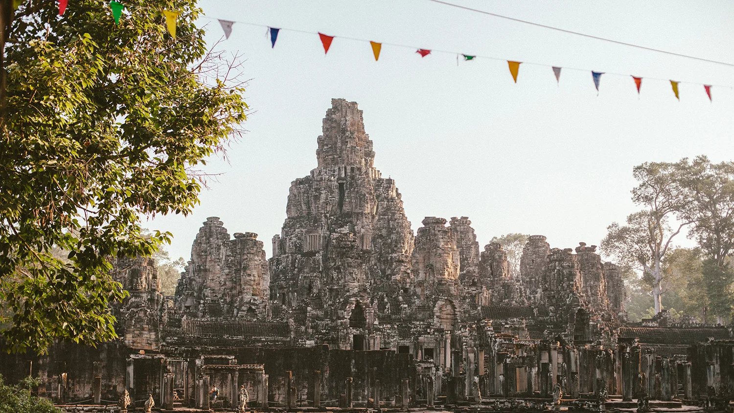cambodia handzaround angkor thom.jpg