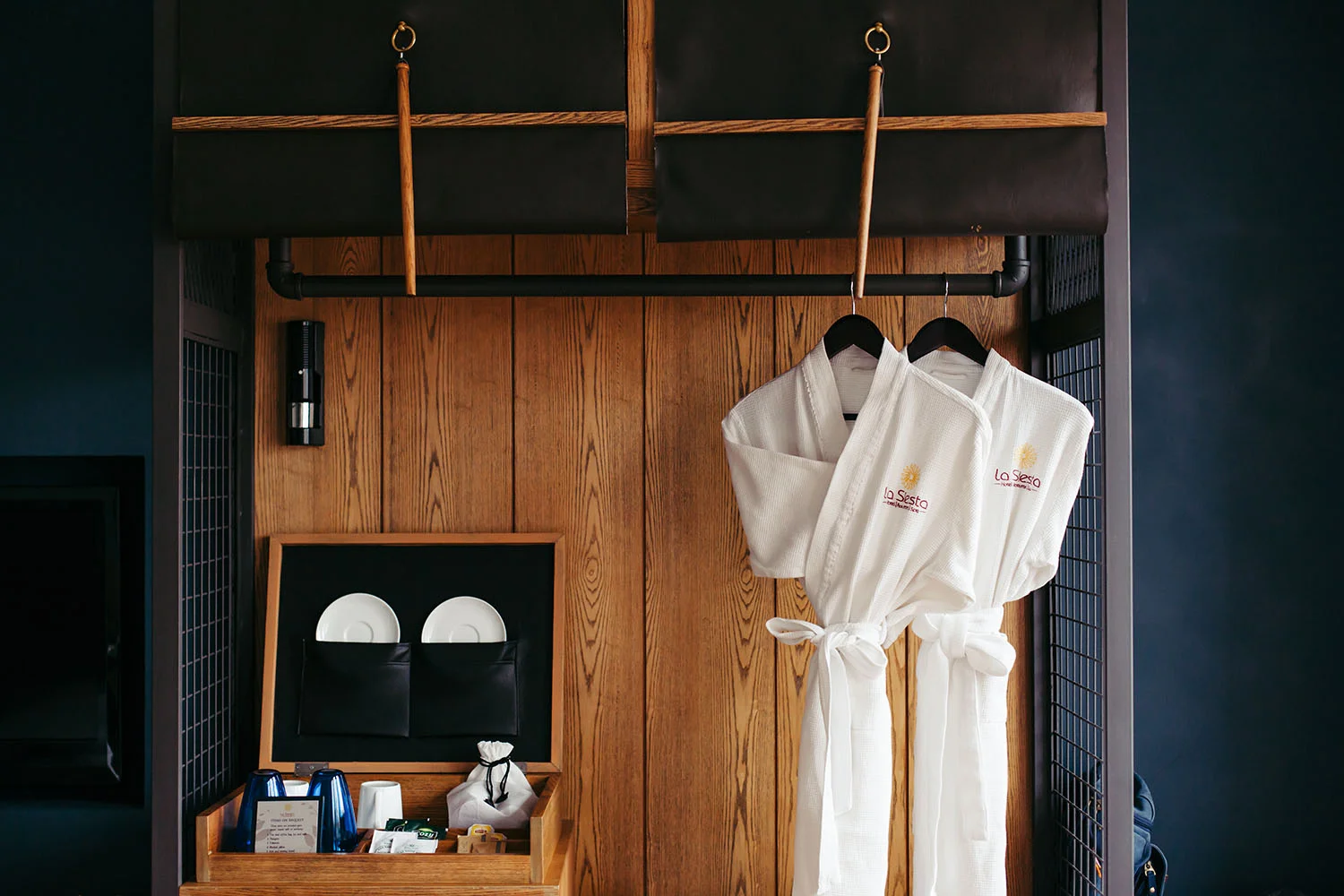 11_Hospitality_Photography_Video_Portfolio_HandZaround.jpg