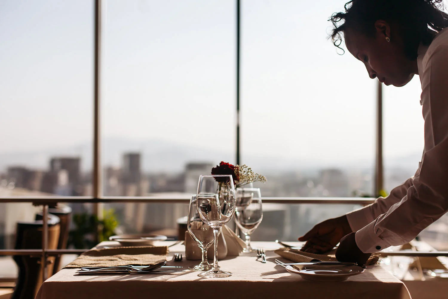 29_Hospitality_Photography_Video_Portfolio_HandZaround.jpg