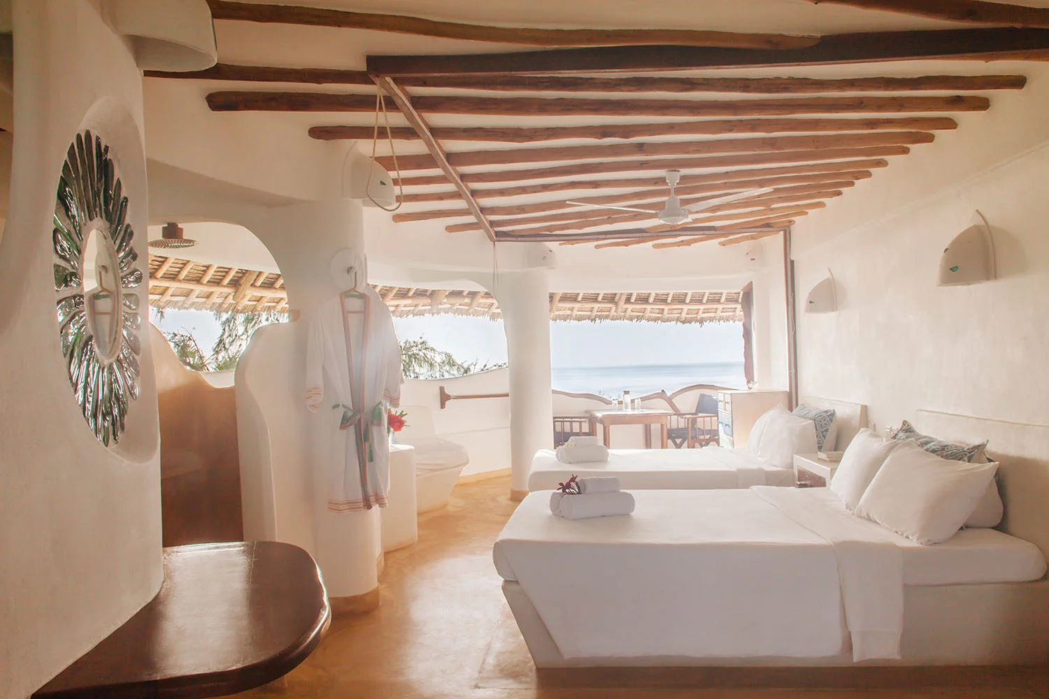 04_Hospitality_Photography_Video_Portfolio_HandZaround.jpg