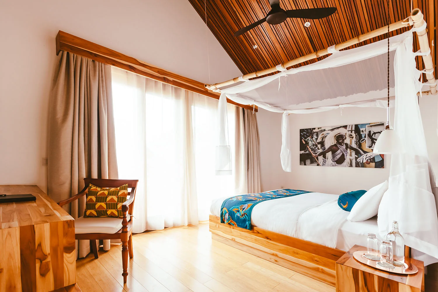 05_Hospitality_Photography_Video_Portfolio_HandZaround.jpg