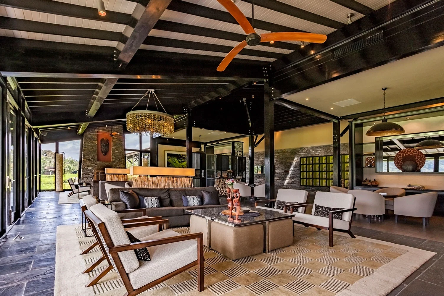 01_Hospitality_Photography_Video_Portfolio_HandZaround.jpg