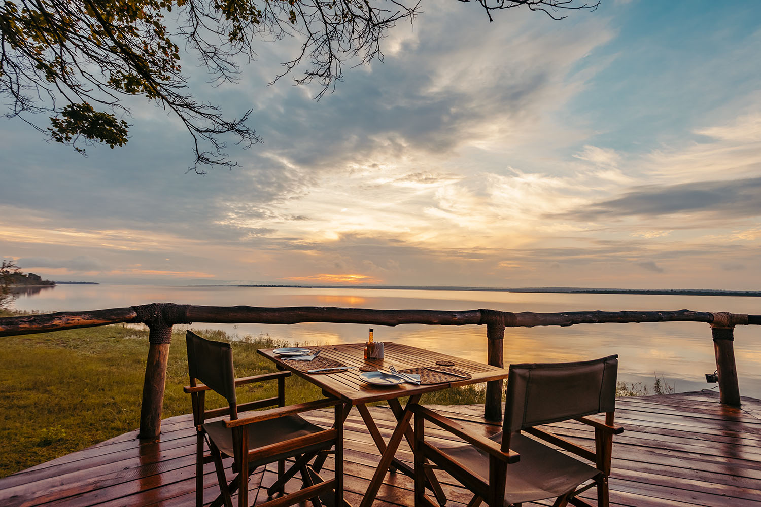 12_Hospitality_Photography_Video_Portfolio_HandZaround.jpg