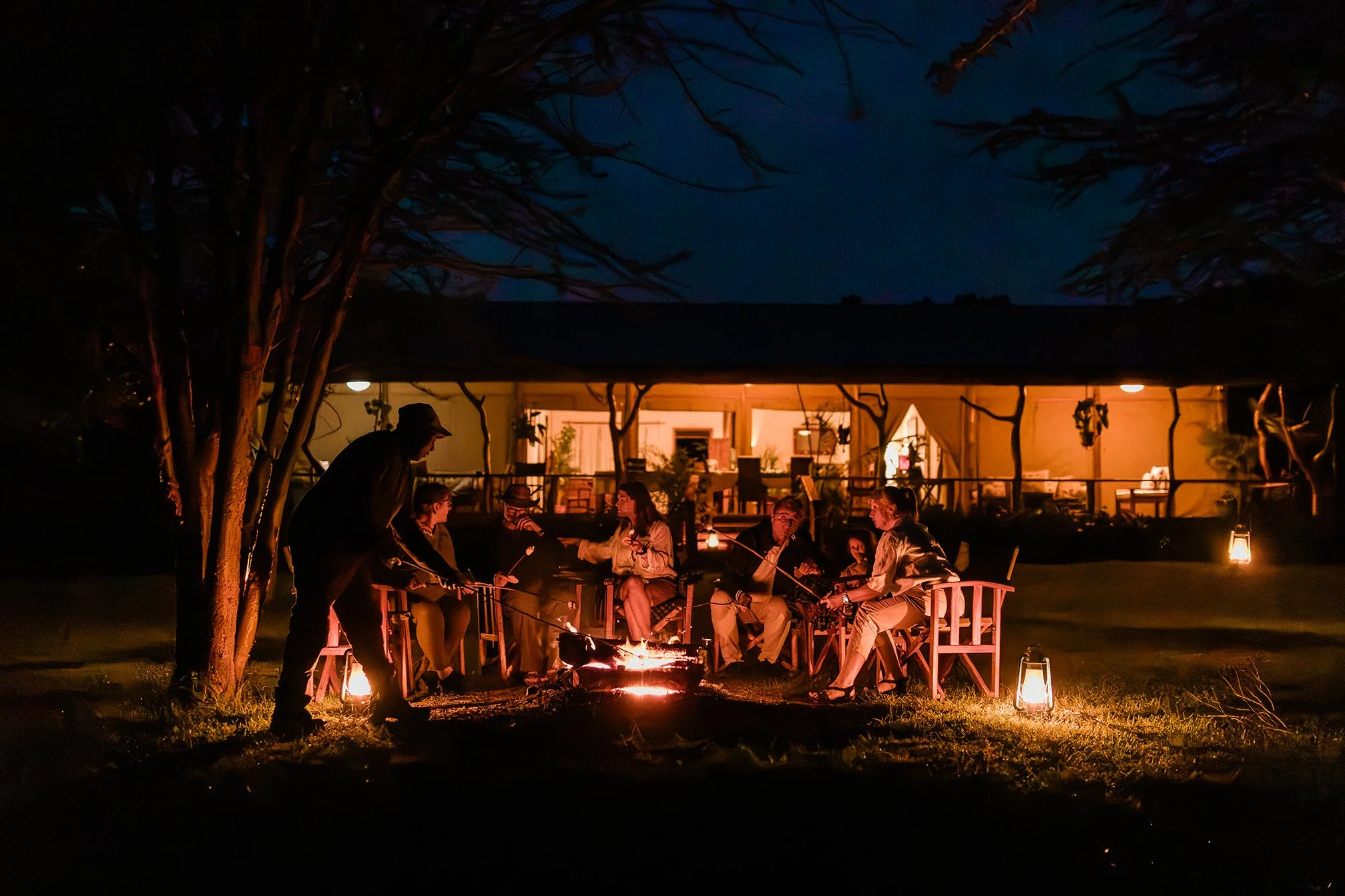 handzaround_ol-pejeta-safari-cottages_family-safari-kenya_fire.jpg