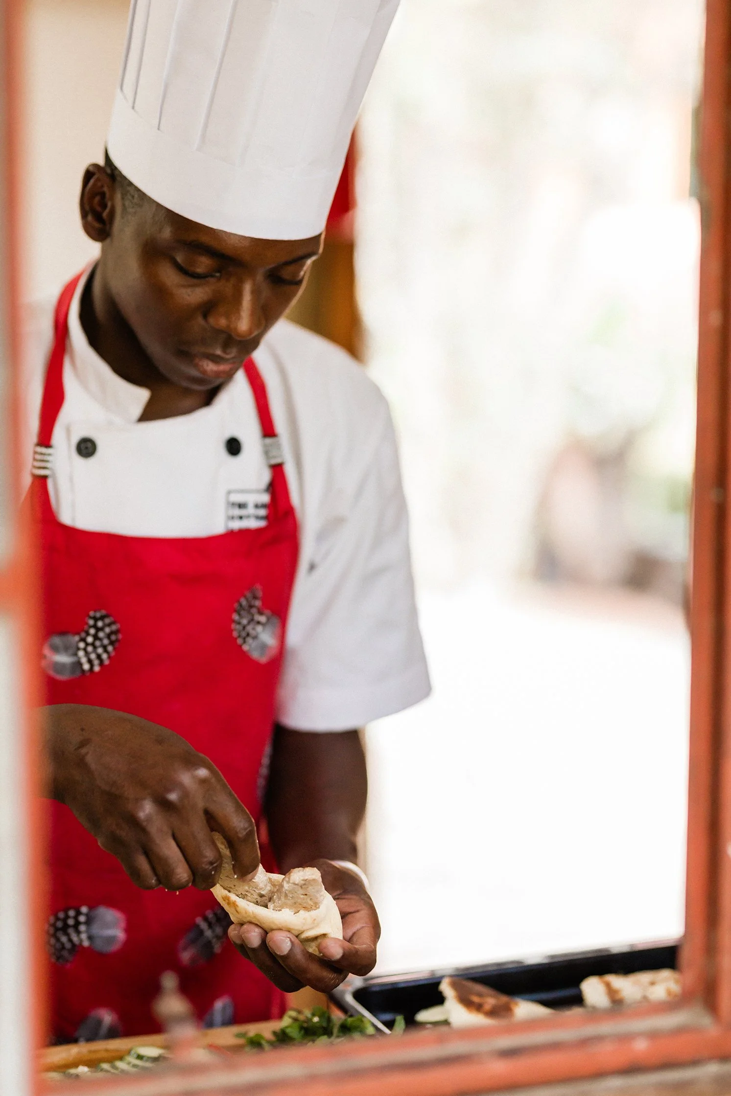 handzaround_ol-pejeta-safari-cottages_family-safari-kenya_chef.jpg