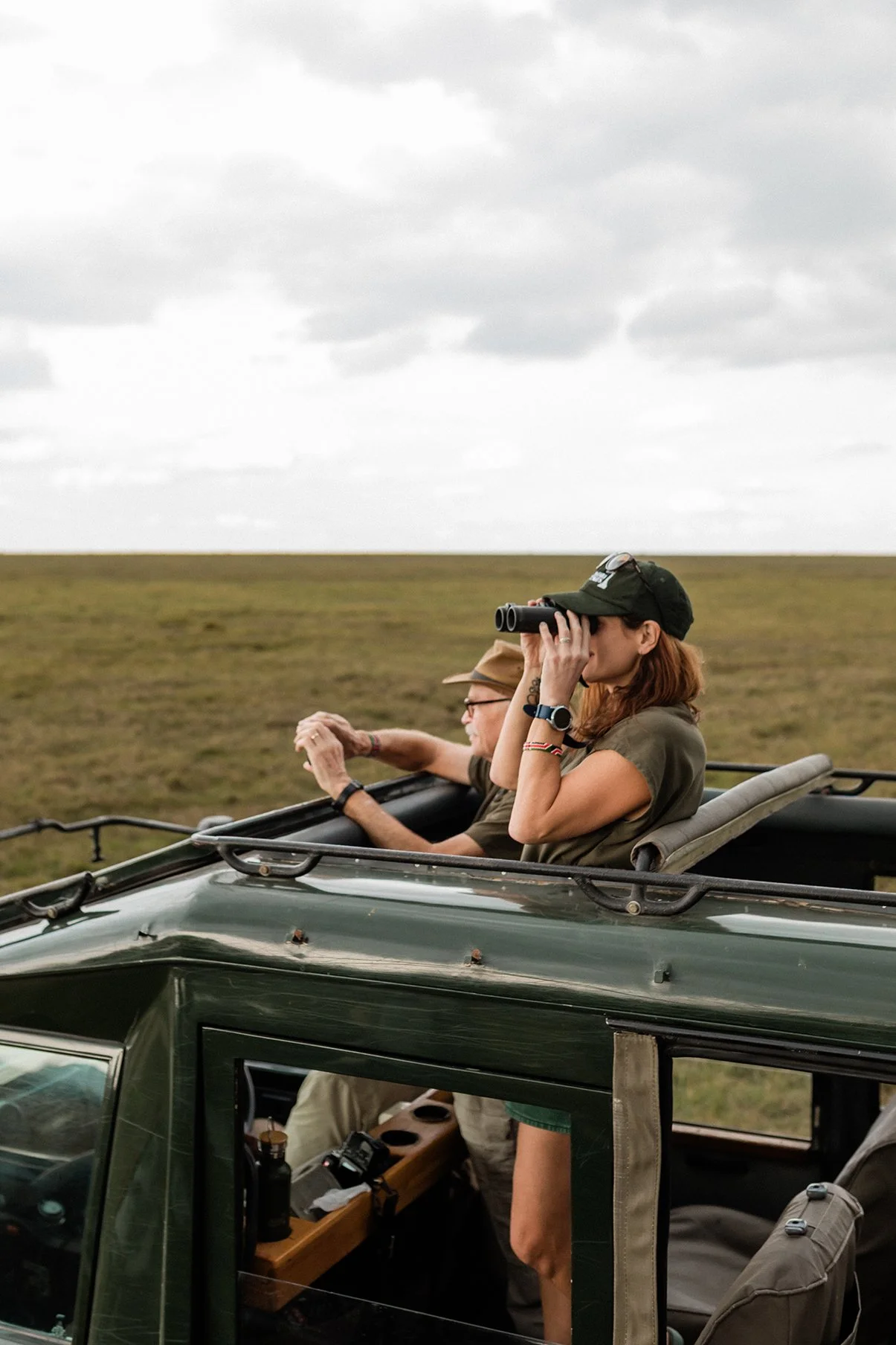handzaround_ol-pejeta-safari-cottages_family-safari-kenya_binoculars.jpg