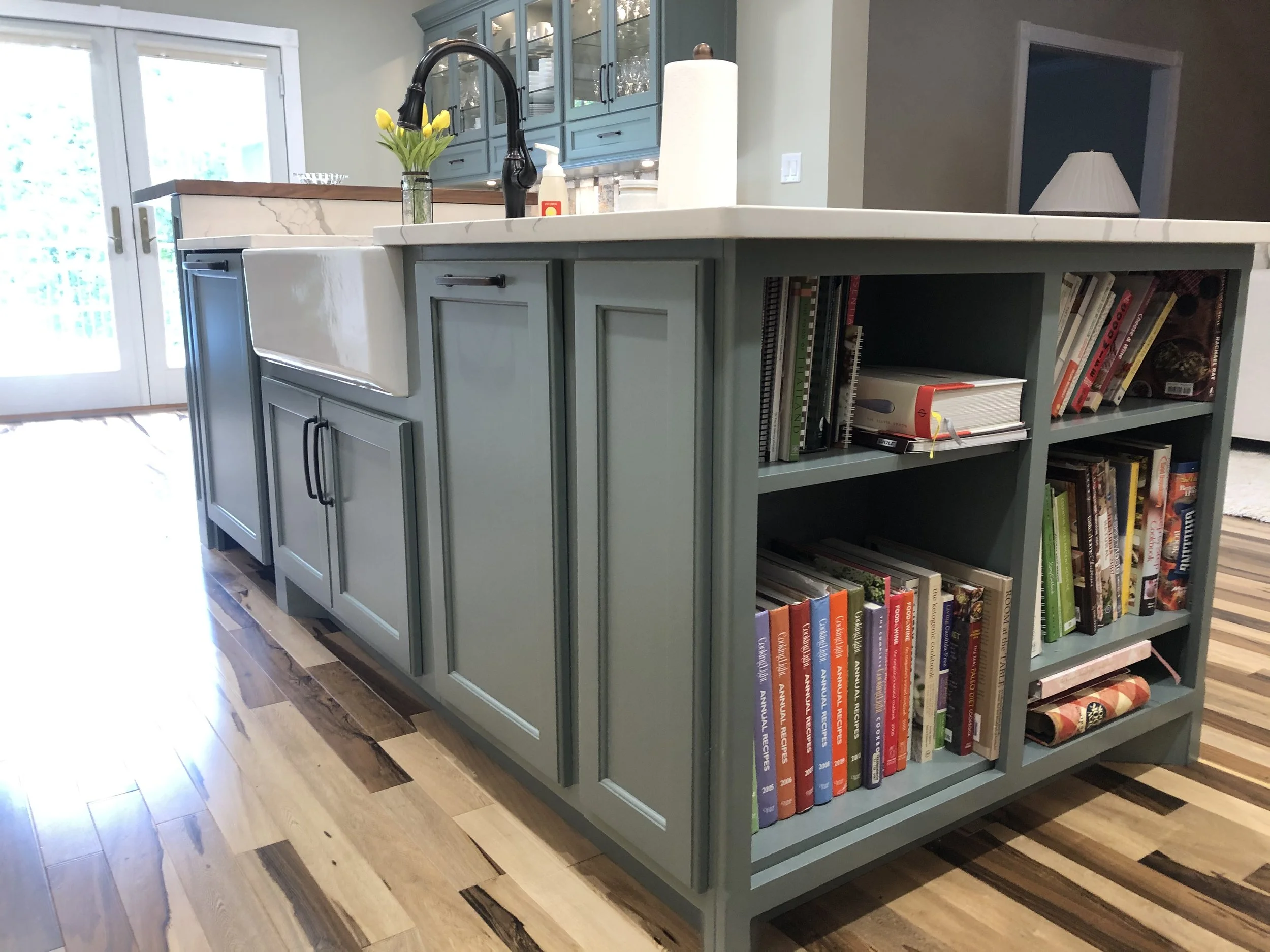Transitional Kitchen Remodel in Tullahoma, TN by HomeCraft Cabinetry project photo