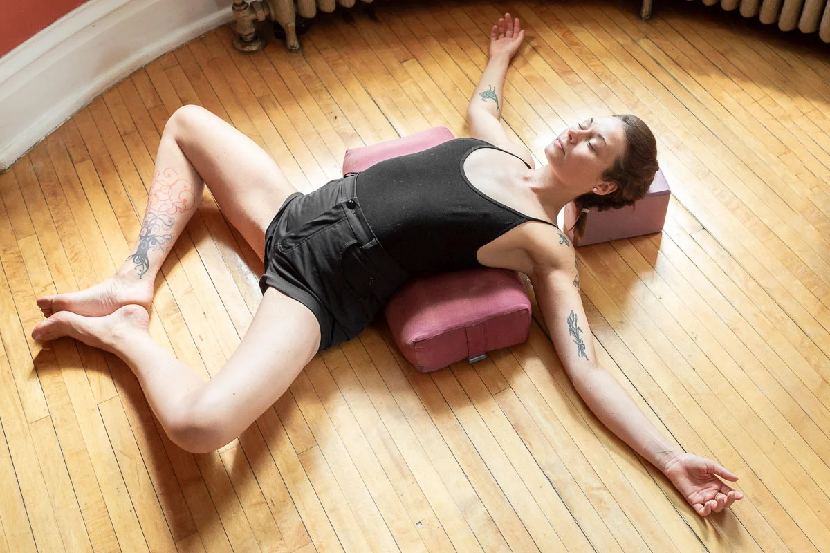 yogalife-studios-bolster_5766.jpg