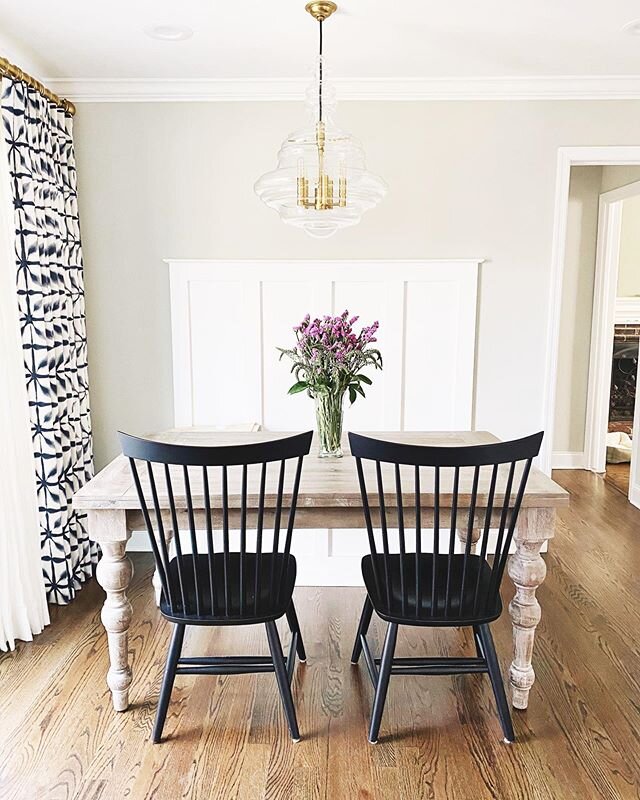 I really love this breakfast area and very excited to have this space professionally photographed as soon as the world goes back to normal. #FarmhouseGlam
Drapery made by @urbanloftwt