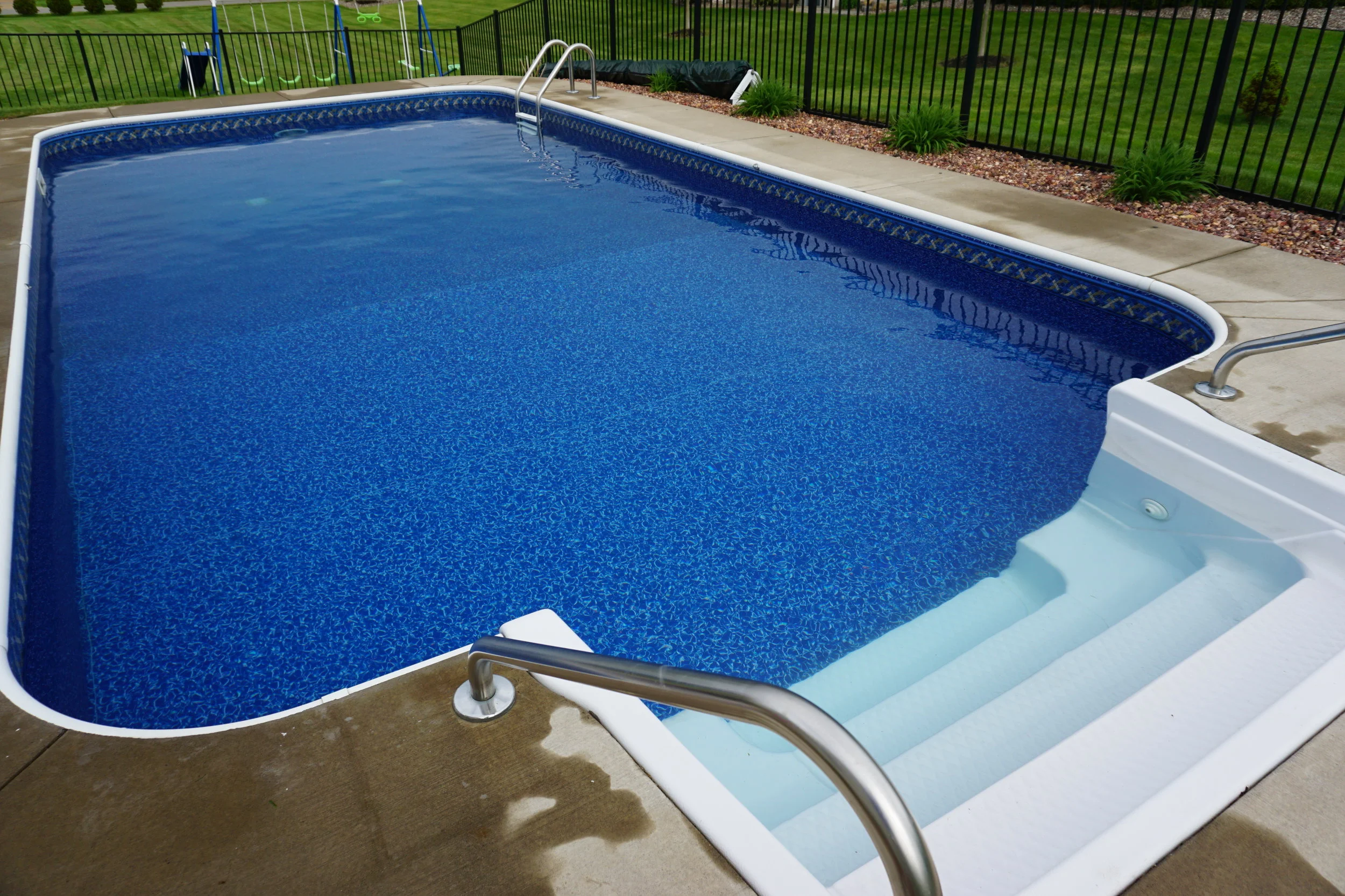 How to vacuum your pool