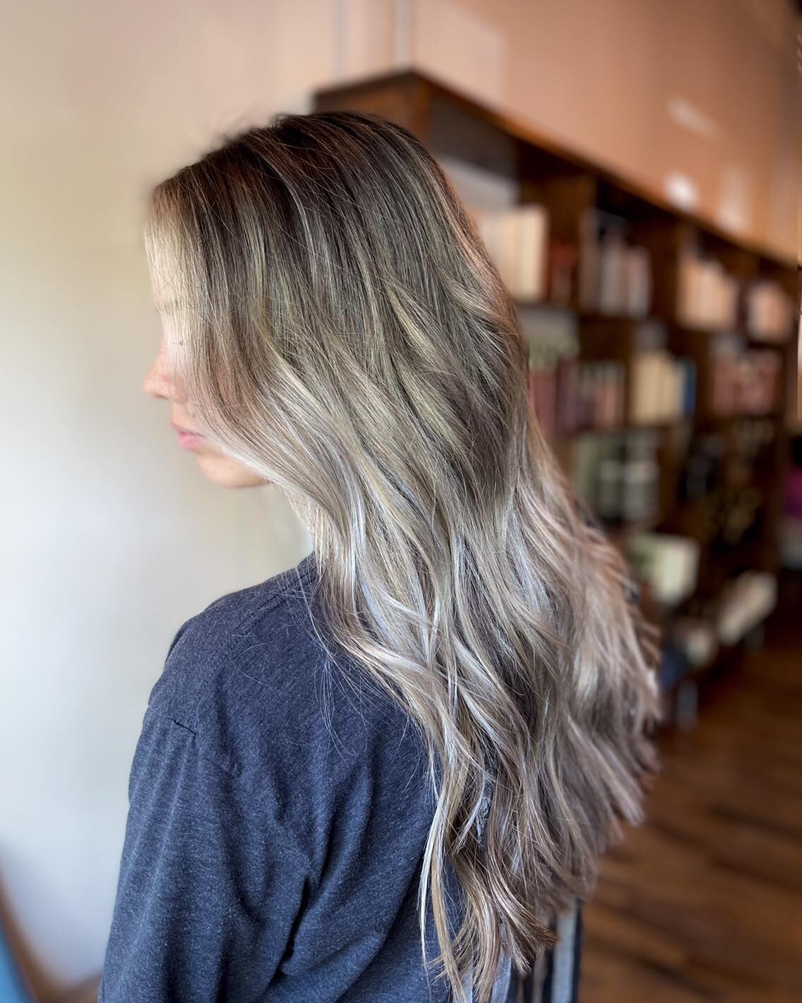 Our feelings on this stunning color (in emoji form): 💕🌞👀🔥😍👏

Like what you see? Book an appointment with us! Our New Guest Form on our website is the first step in making your hair dreams come true 🫶

#colgahairstylists #uptowncolumbusga #blon
