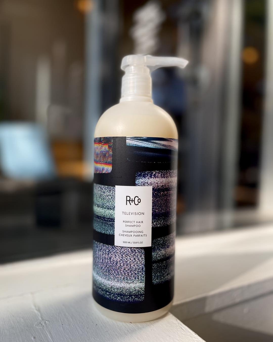 Can&rsquo;t get enough of your favorite shampoo or conditioner? Good thing we have a wide selection of Liters for you to pick from!! 👀 Whether you&rsquo;re an R&amp;Co or LANZA fanatic, swing by to check out our options 🤗

#atlhair #colgahairsalon 