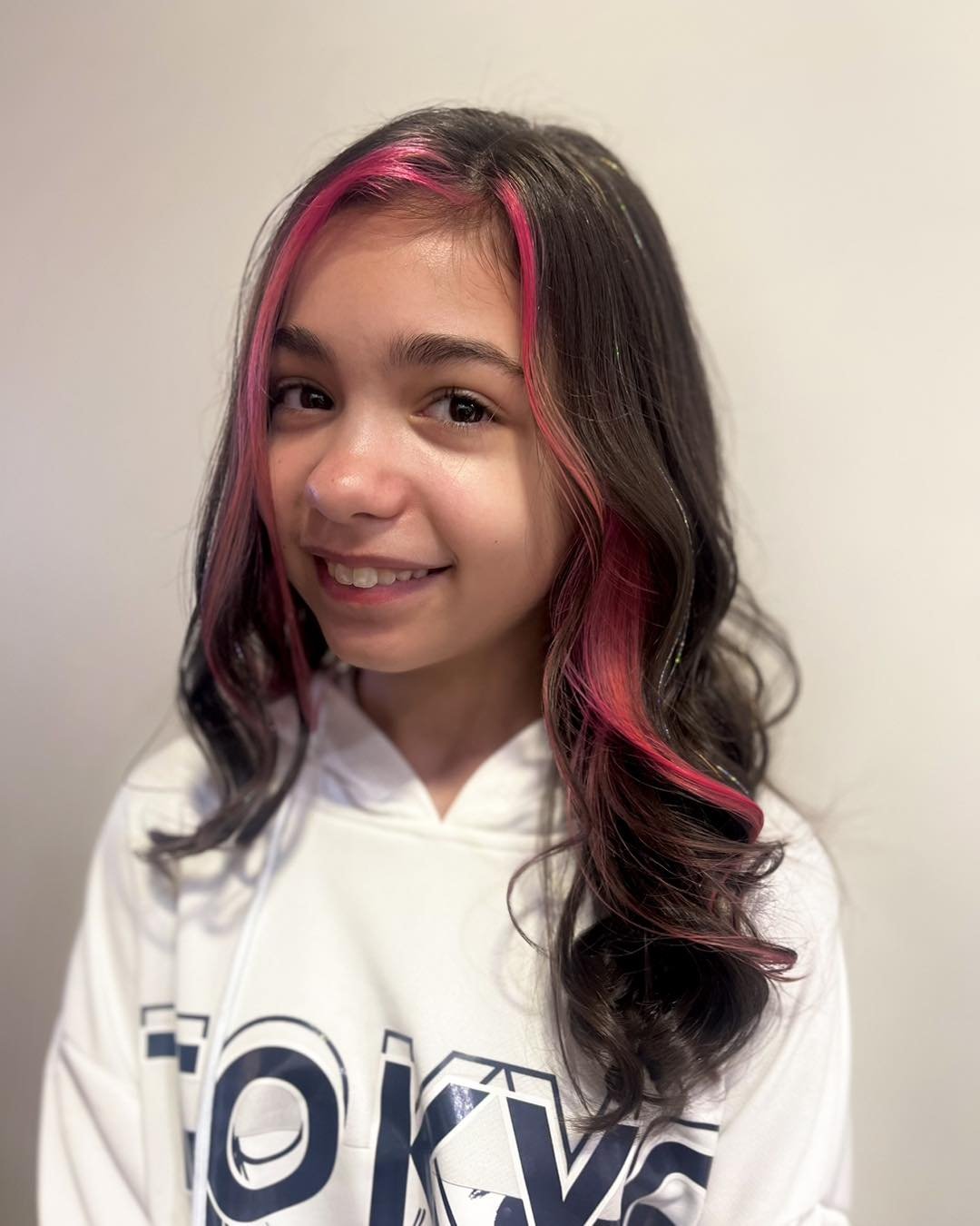 Is there anything a little sparkle &amp; color can&rsquo;t fix?? 🤭 We think NOT! We love seeing Mariel&rsquo;s creative side come to life with our younger guests ✨🩷

#uptowncolumbusga #balayagebrunette #colga #brunettehaircolor #brunette #blendedbr