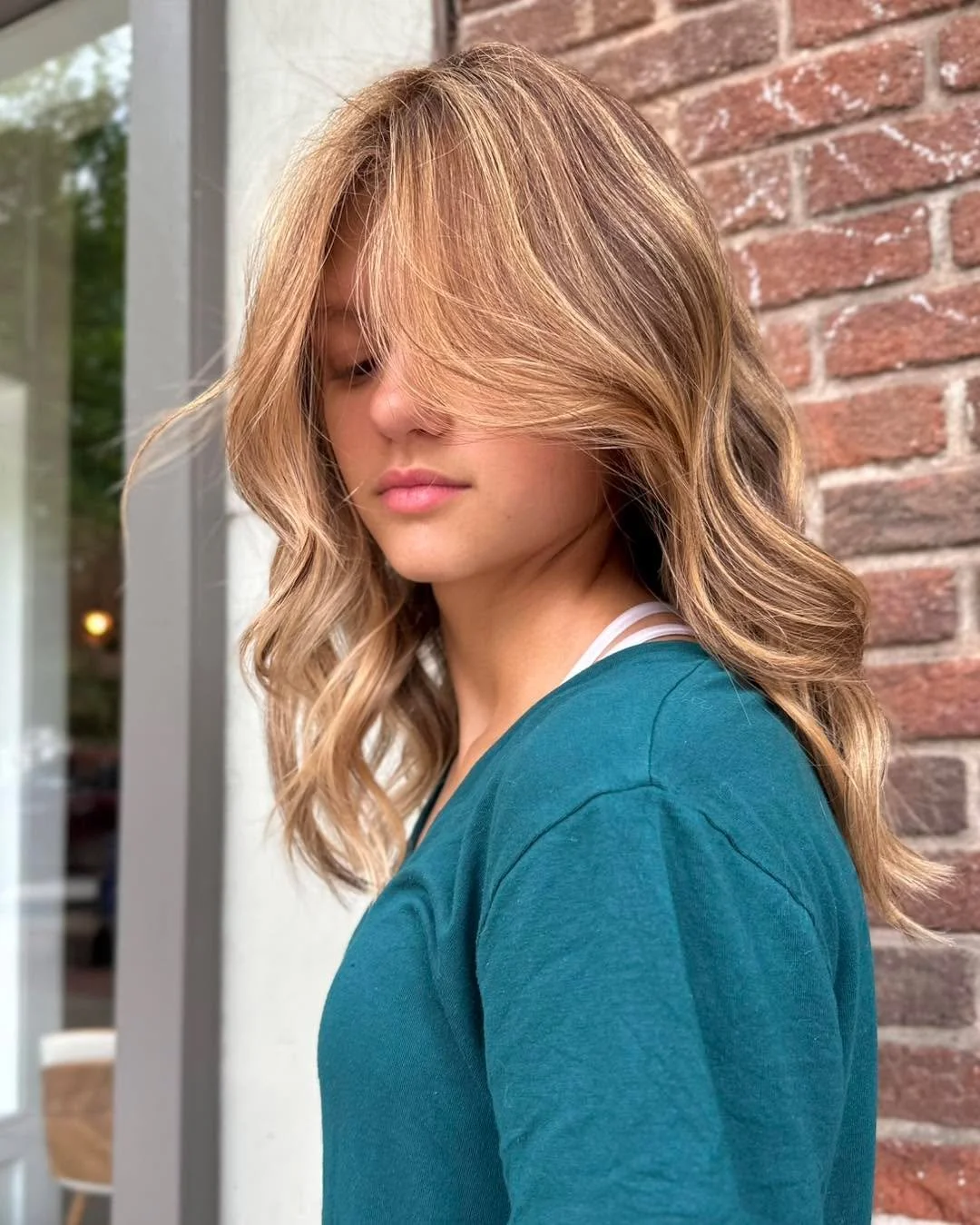Picture perfect in any lighting!! 🤩📸

#colgahairstylists #uptowncolumbusga #blonde #colgahairsalon #colga #colgahaircommunity #brightblonde #olaplex #purpleshampoo #lanzablonde #colgahairstylist #colgahair #uptowncolga #501saloncolga #brondehair #b