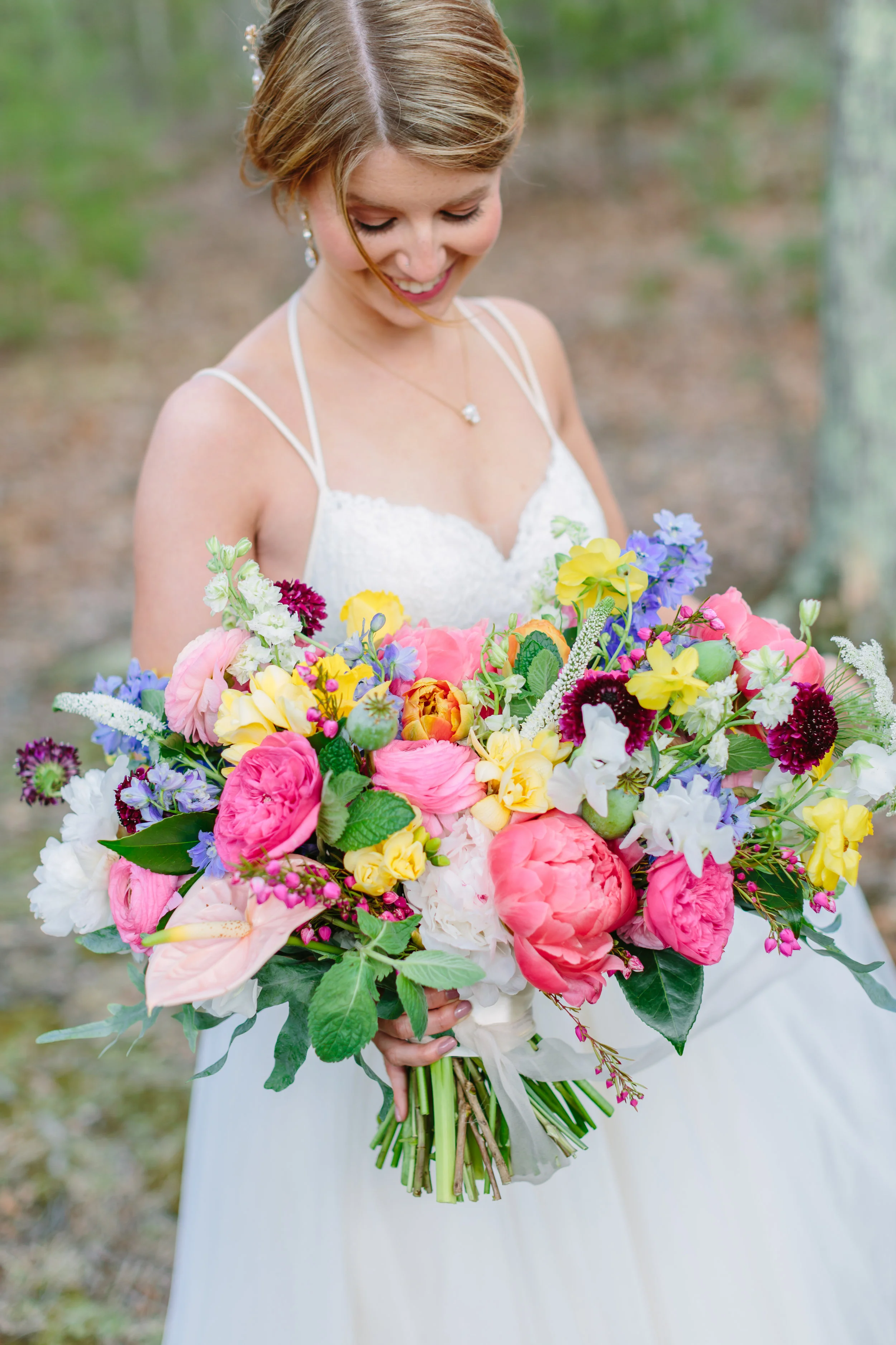 bright_floral_wedding_bouquet.jpg