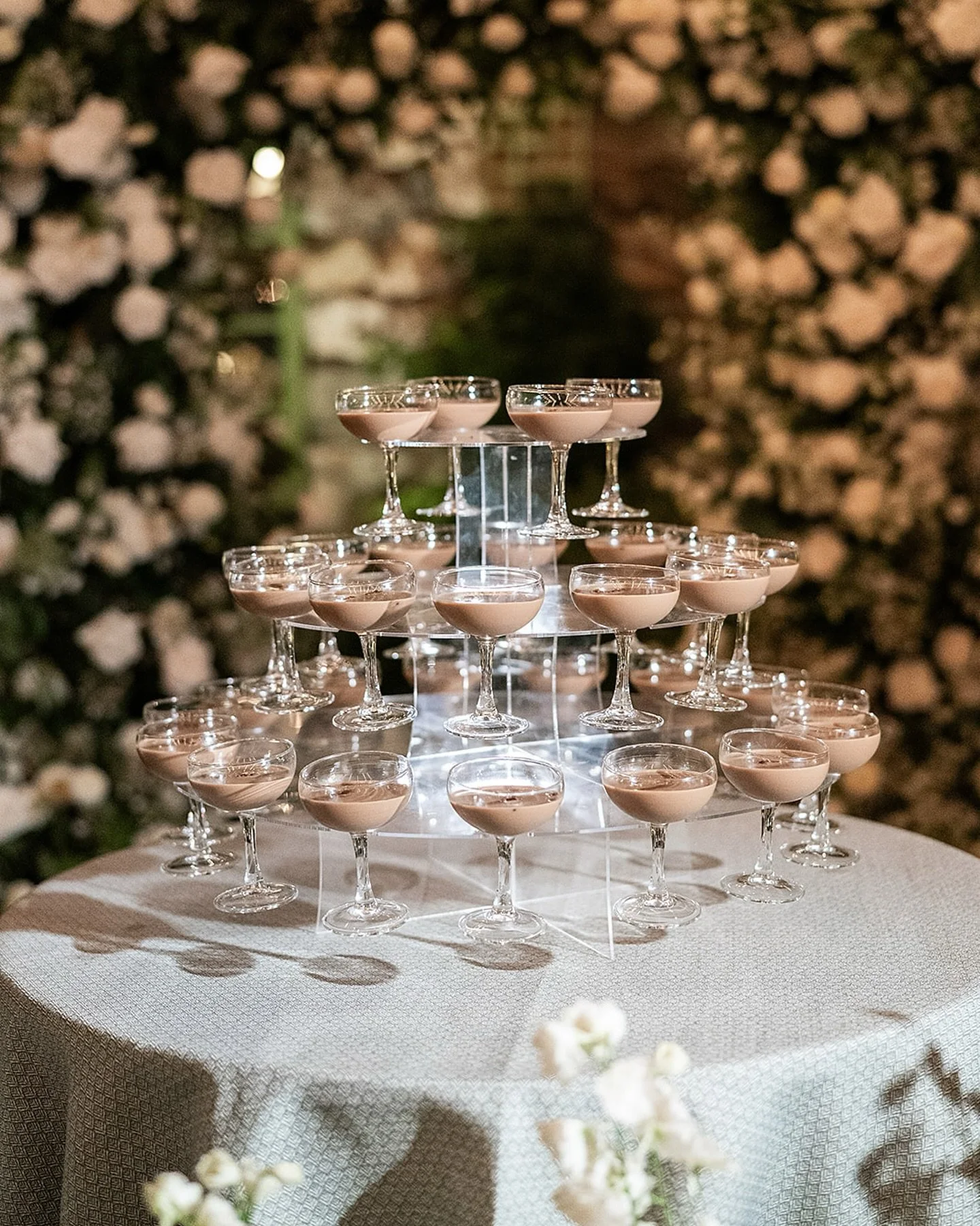 We’ve all seen a champagne tower, but have you ever met her chic, caffeinated cousin—the espresso martini tower?! The perfect mix of classy and cool.
Photo credit: @the.real.m2photo
#weddingplanner #weddingdesigner #weddingplanning #eve