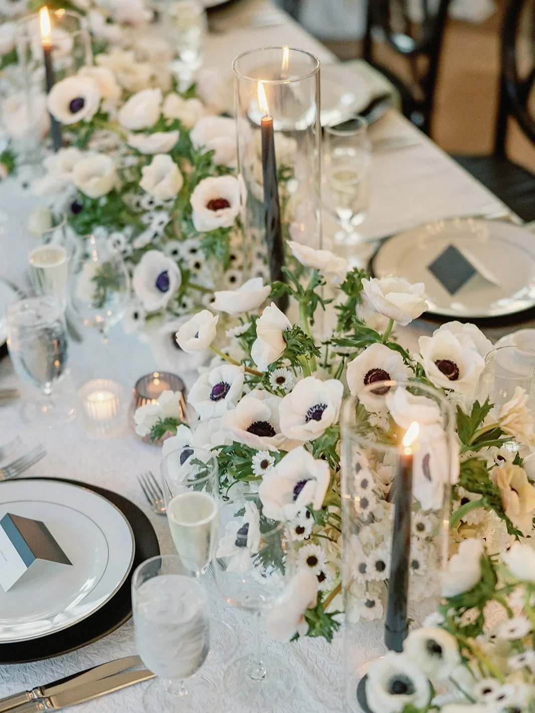Fun fact for my flower lovers: anemones symbolize anticipation — and honestly, what’s more fitting for a wedding day?! These little showstoppers brought a whole new look to Wychmere Beach Club. Their clean lines and bold centers gave the