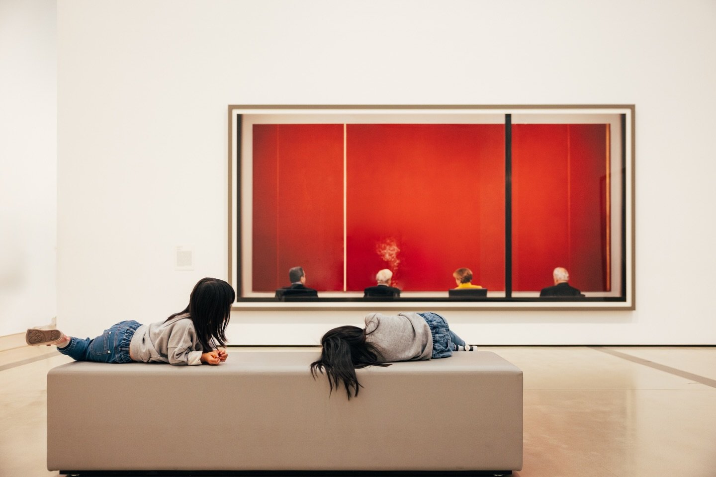 Watching the twins watch Gursky watch German chancellors watch Newman.

[Review of a REVIEW]
&copy; Kelly Lee

#thebroad #moma #andreasgursky #barnettnewman