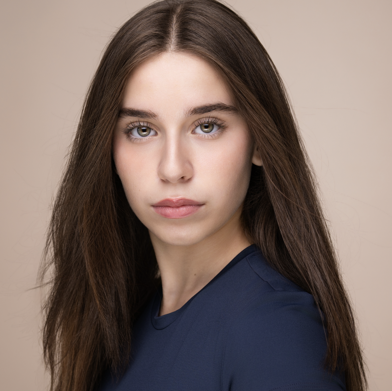 3327 - ILIANA K.