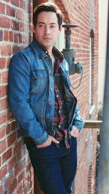 josh barsell full body .jpg