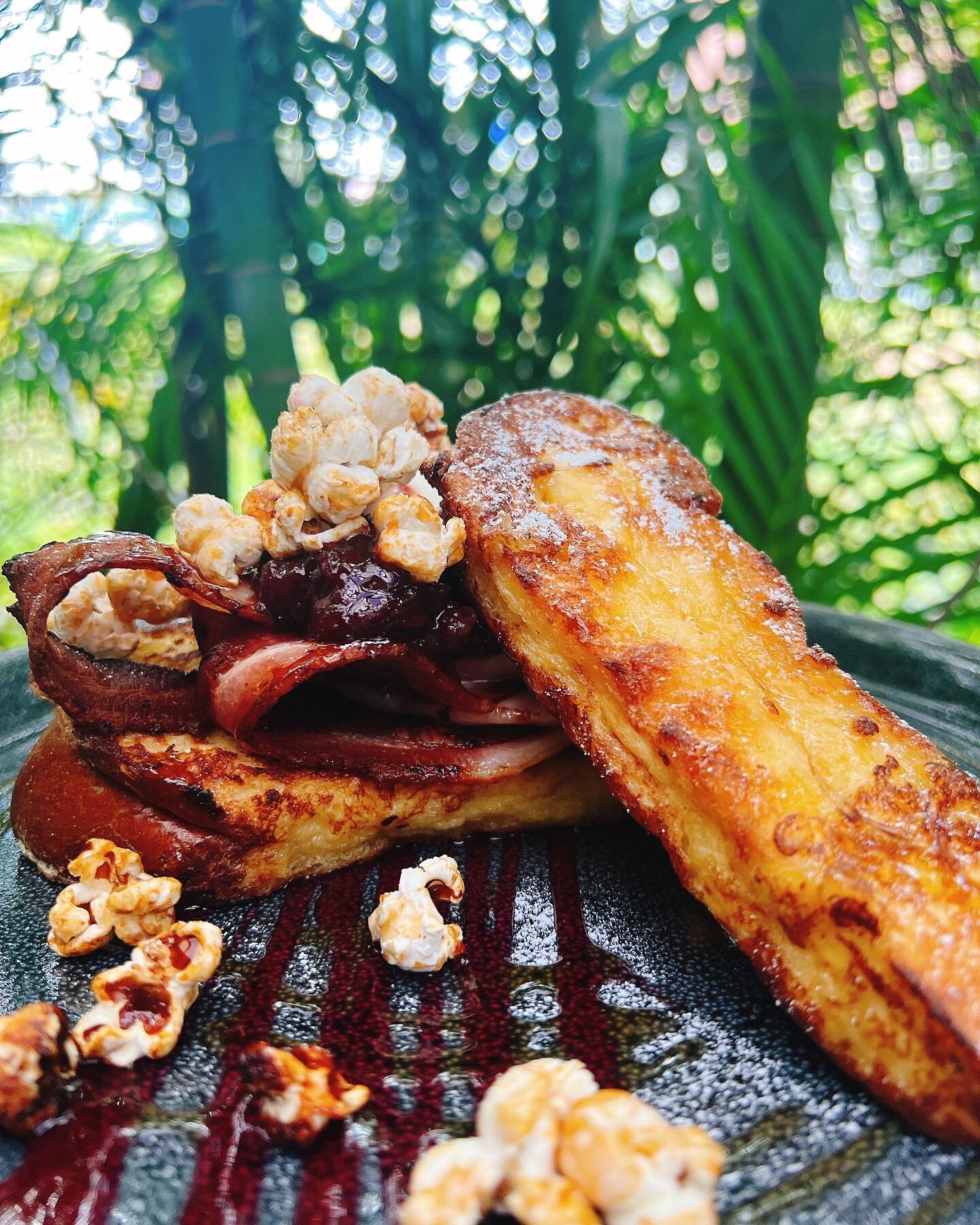 ✨NEW FRENCH TOAST ✨
lightly battered brioche toast with bacon, house-made strawberry jam, ice cream, strawberry caramel popcorn, maple syrup 
.
.
.
#thejampantry #brisbaneeats #brisbanecafe #brisbanecoffee #brisbanefoodie #strawberryjamlover #frencht