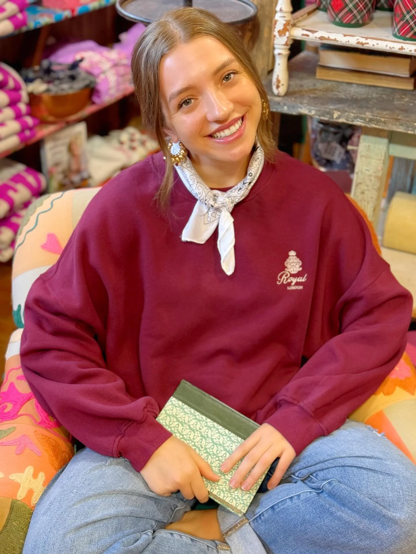 London Calling! 🤍🤍🤍 This sweatshirt is so cute and cozy! It would be the perfect travel fit! #somebodyhastobethecutest #bonvoyage #texasboutique