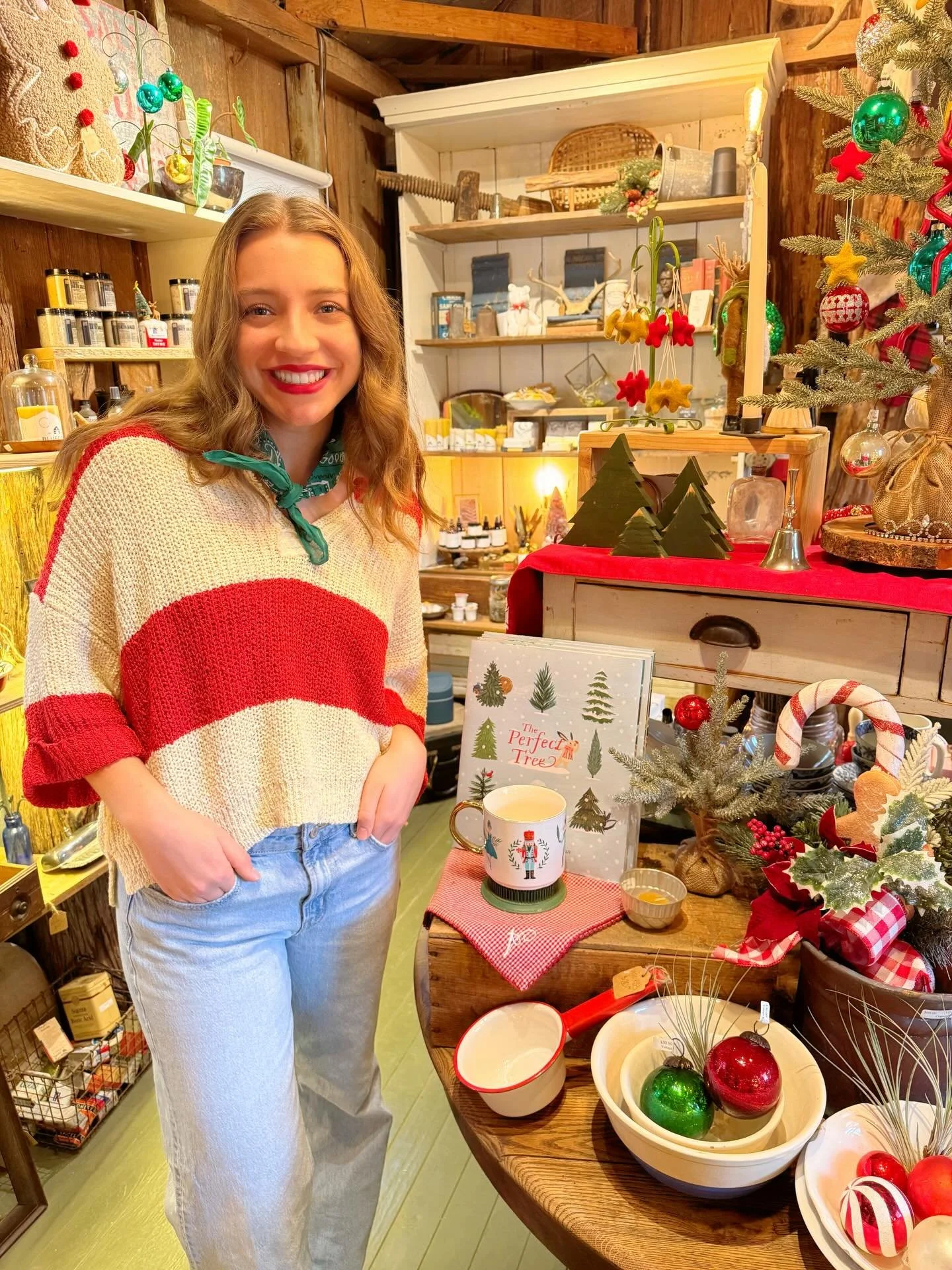 December weekends are more fun @brackenvillage! This new Georgia sweater looks adorable while shopping @firelightfinds! 🎄🎅🏻🩷 #somebodyhastobethecutest #blessyourheart #shopsmall #brackenvillage #gardenridgetx