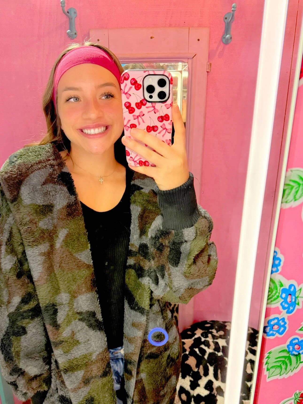 Yall have been loving our one size cozy jackets! These make such good gifts and are the perfect treat for yourself! It&rsquo;s like wearing a blanket but so much cuter! #somebodyhastobethecutest #blessyourheart #cozyseason