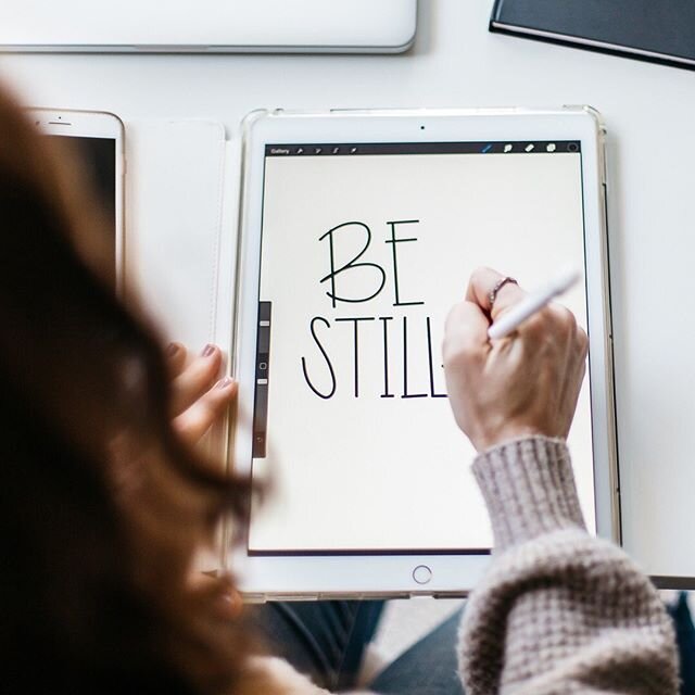 Still working on this concept of being still, but having a good 📚 to read has helped me! How's it going for you guys? Are you good at being still or are you on the struggle bus? #casilongdesign #bestill