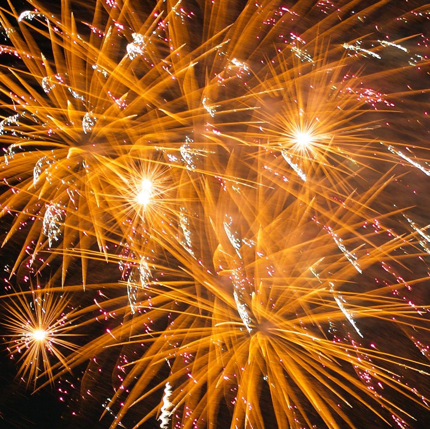 明けましておめでとうございます。🎊
Guten Rutsch und ein frohes neues Jahr! 🍾 Happy new year!! 🥂 🪅  #happynewyear #2021 #sylvester #gutenrutschinsneuejahr🍀