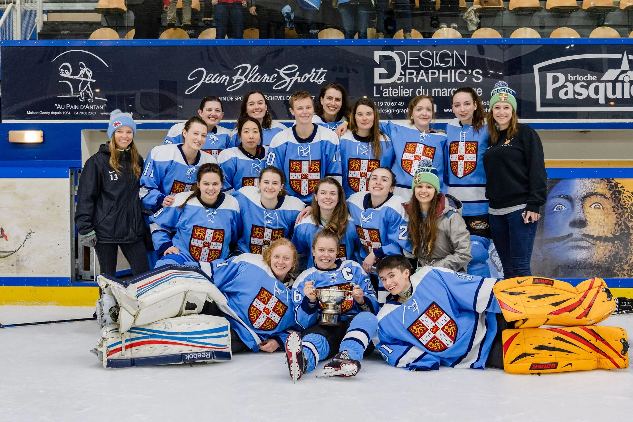 And the Womens Blues make it a double Varsity win for Cambridge Hockey by beating Oxford 6-2 in Courchevel! Player of the match was Anne Widera, with goals scored by Anne, Jia Kim, and Katherine Hobart. Huge congratulations to all who played!!